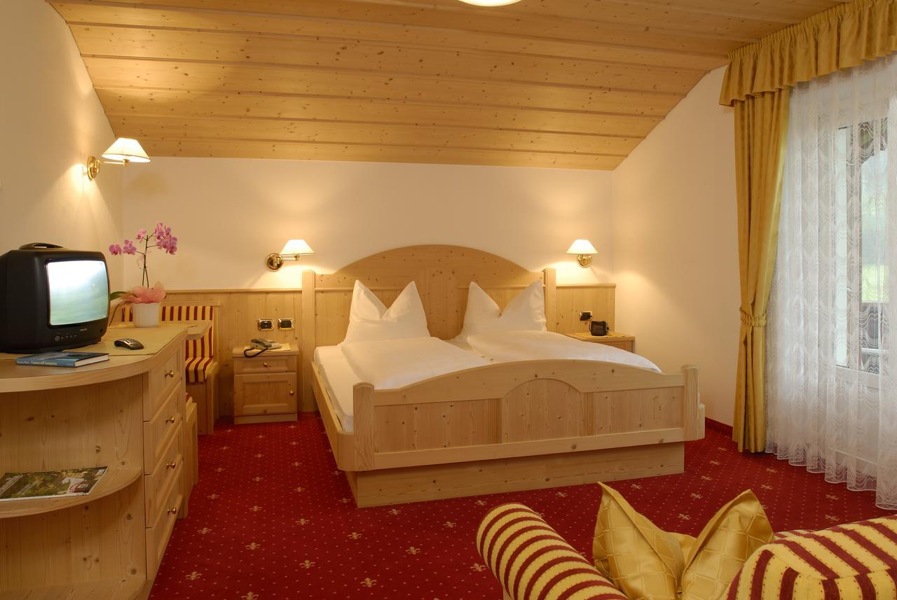 Hotel Garni Waltoy Selva di Val Gardena Esterno foto