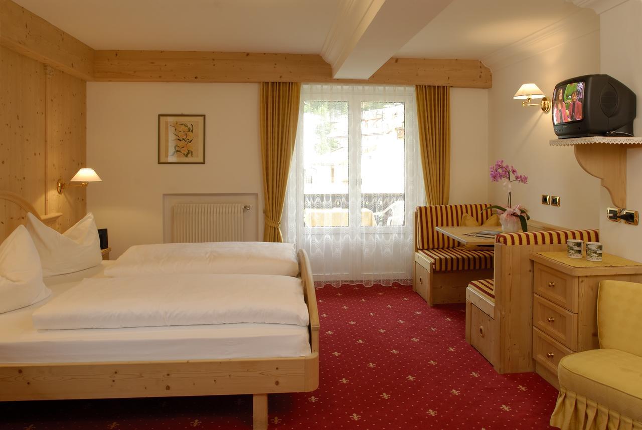 Hotel Garni Waltoy Selva di Val Gardena Esterno foto