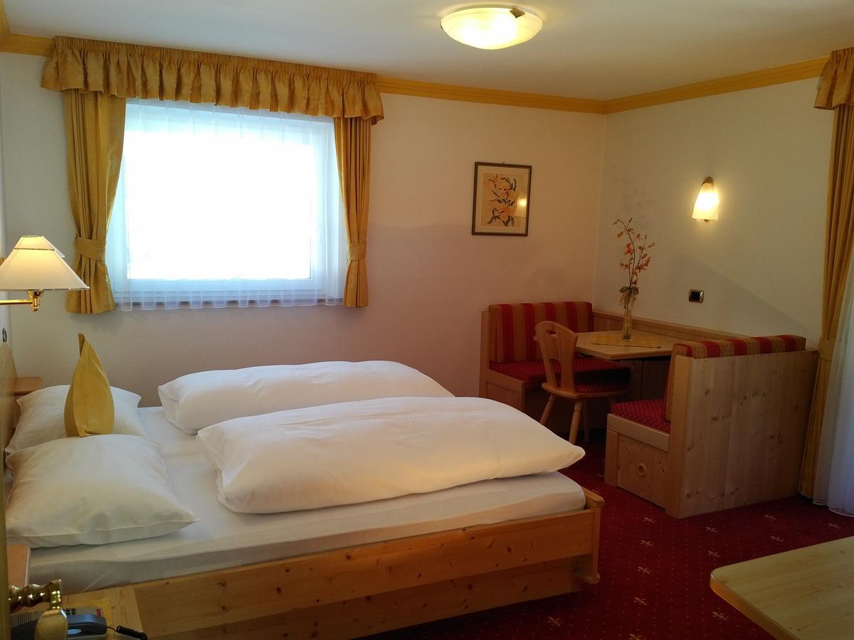 Hotel Garni Waltoy Selva di Val Gardena Esterno foto